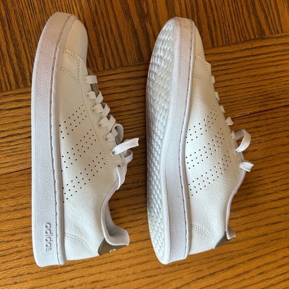 Adidas Advantage White Athletic Shoes with Cloudfoam Comfort Size 8 - Picture 3 of 9
